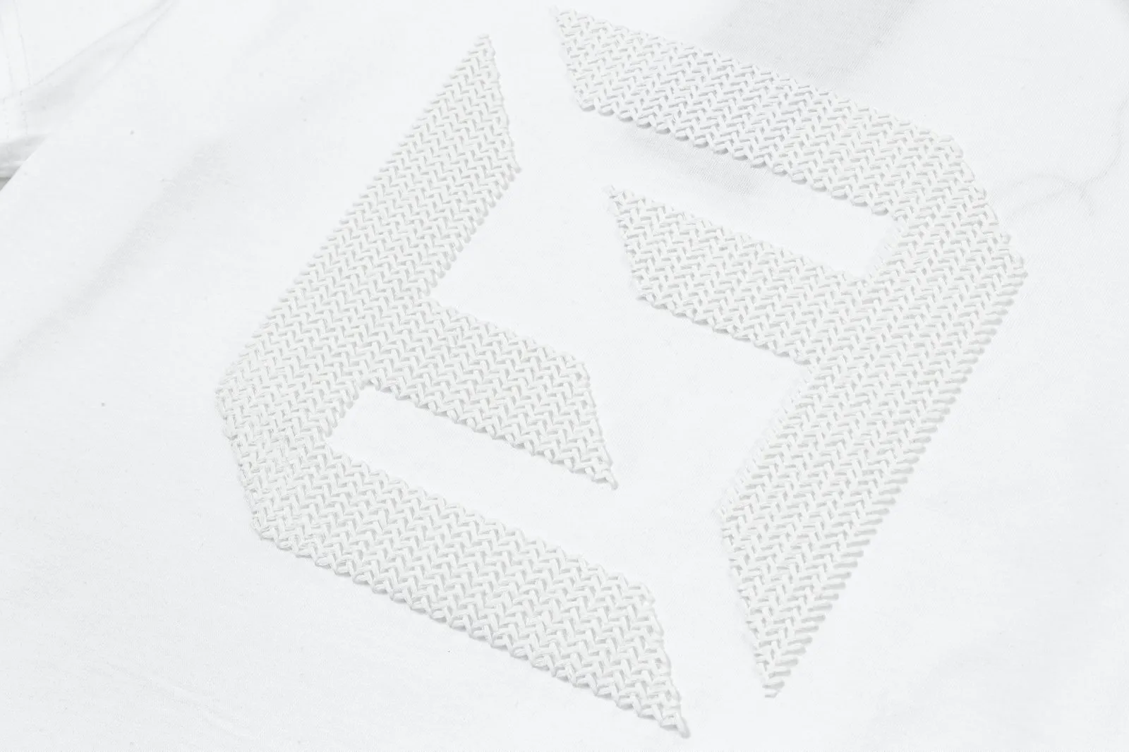 🅿️200 [CH Crow Heart] 2025FW short-sleeved T-shirt, hollow embroidery with arch bridge embroidery, high-end 26s double yarn 300g fabric, heavy fabric, custom stretcher rib, same vat and dye, complete three standards, same style for men and women, color: black, white, size: S M L XL 2XL